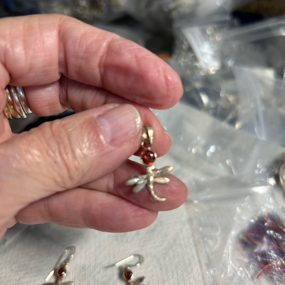 Sterling and garnet dragonfly pendant and earrings - Picture 4 of 4